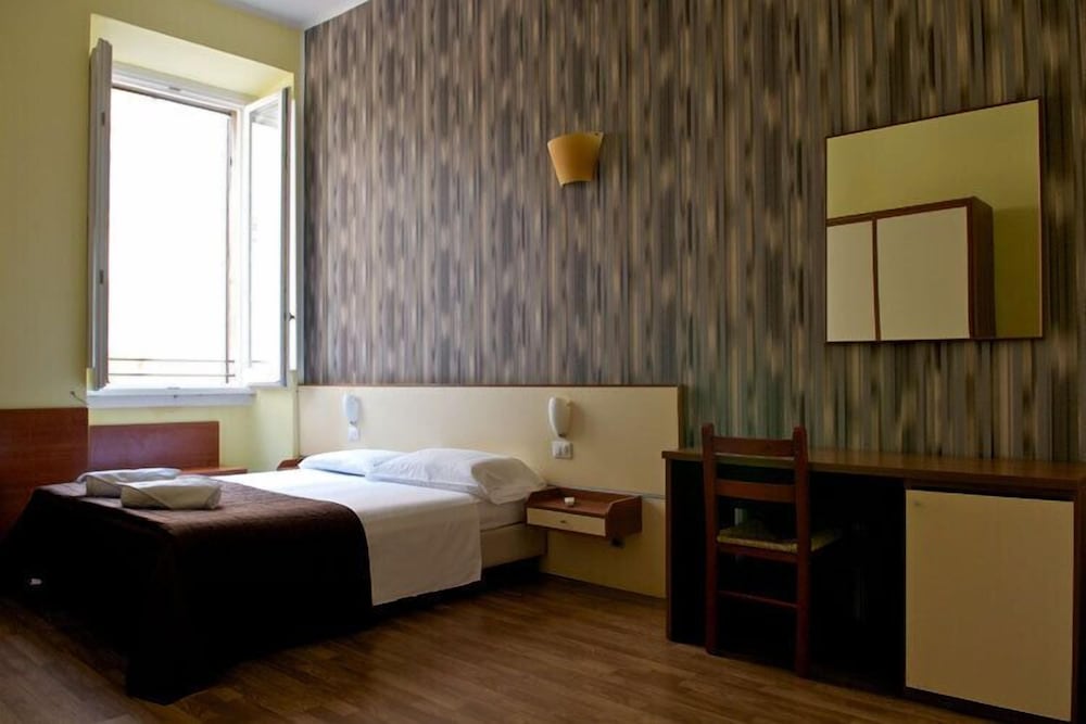 Standard Triple Room photo 3