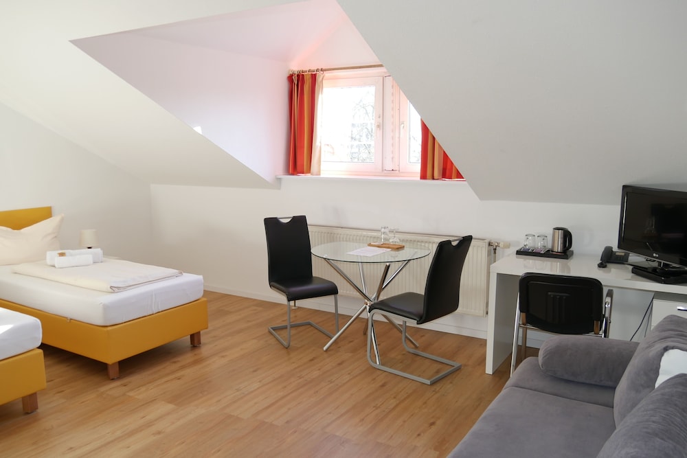 Basic Triple Room