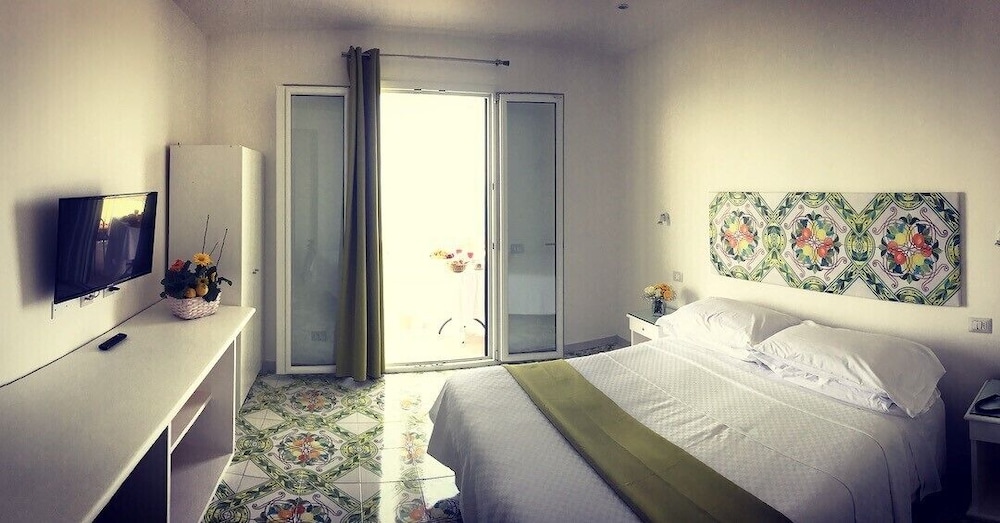 Superior Double or Twin Room, Sea View - Photo 1