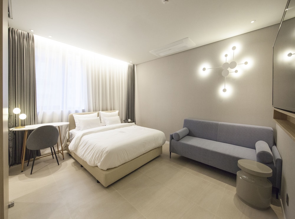 Premium Room - Photo 9
