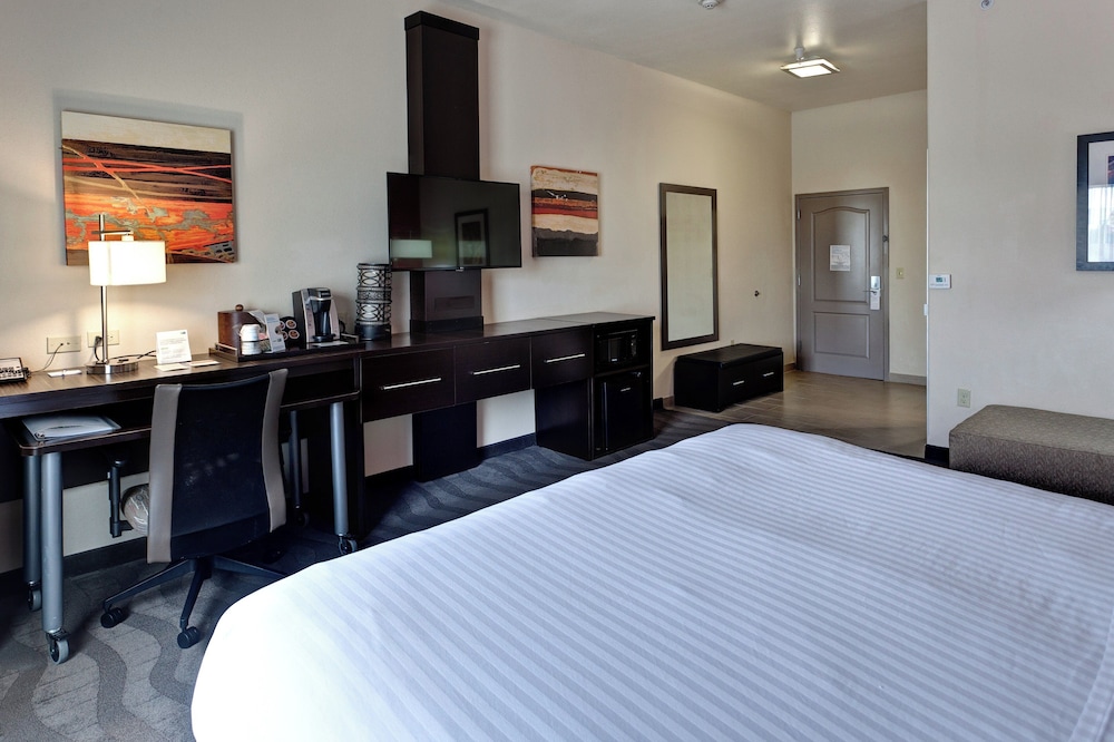 Standard Room, 1 King Bed, Accessible (Mobility) - Photo 5