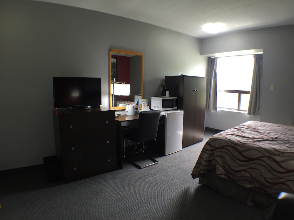 Standard Room, 1 Queen Bed - Photo 3