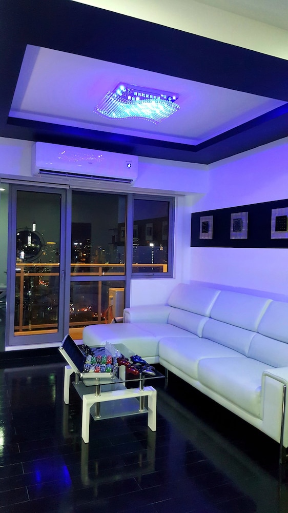 Luxury Penthouse, 2 Bedrooms, City View photo 2