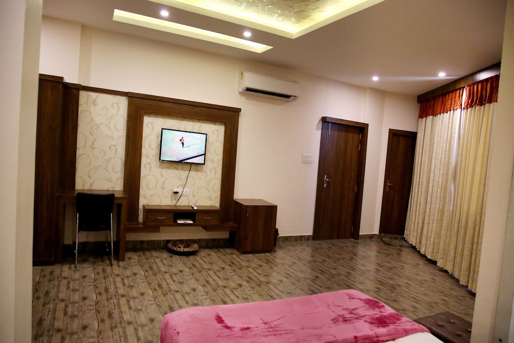 Deluxe Room - Photo 7