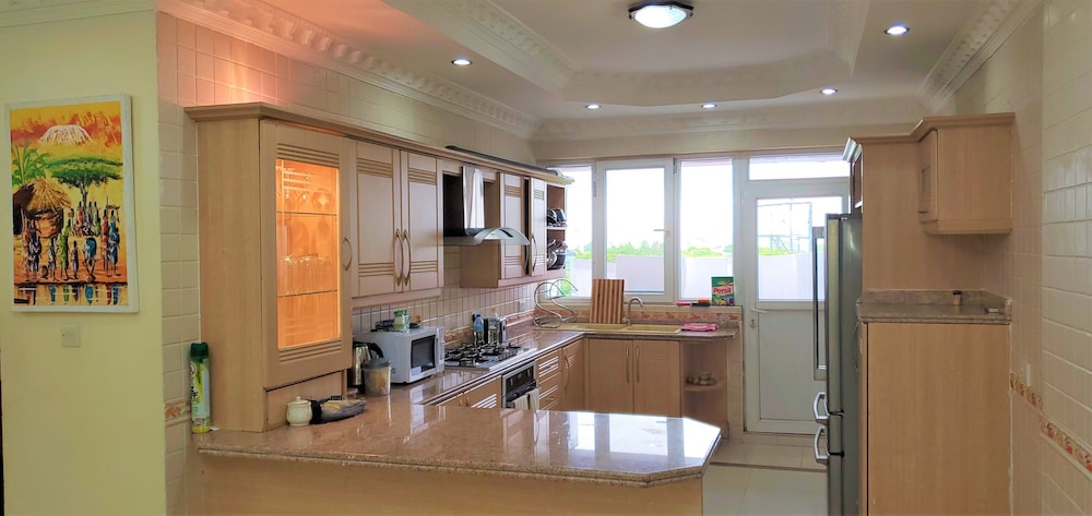 Luxury Room, 1 King Bed, Private En-suite Bathroom, Sea View, Shared Apartment photo 2