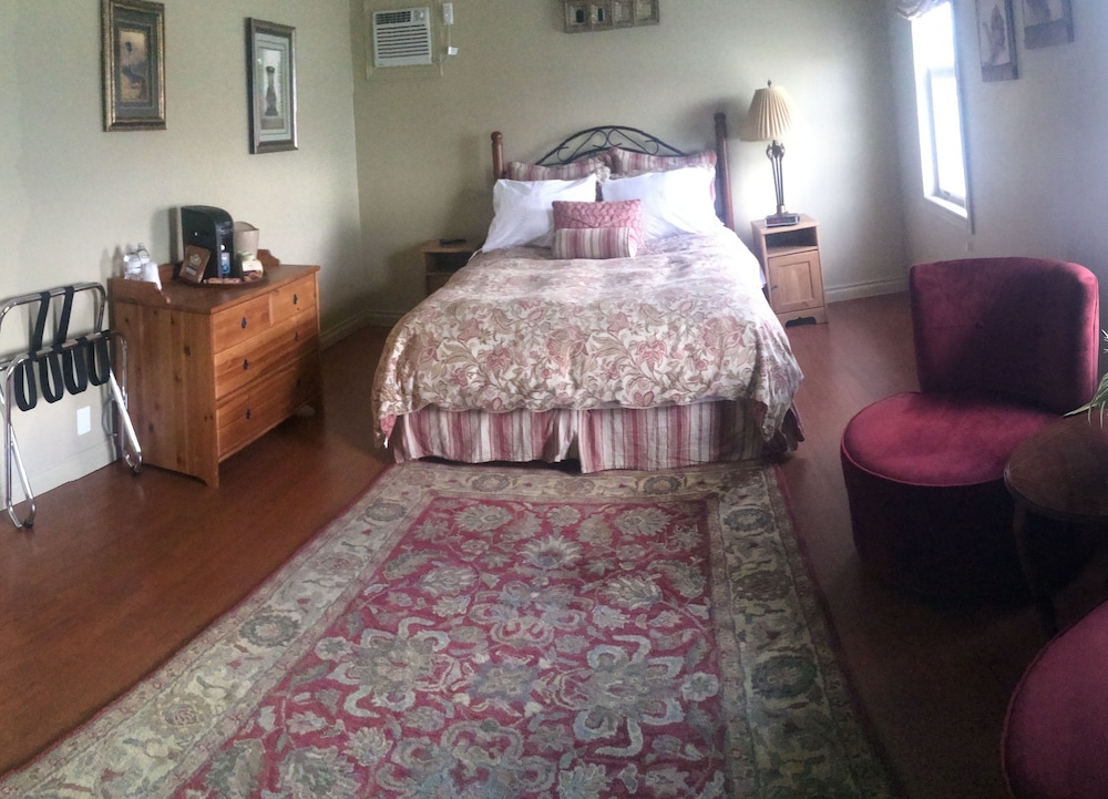 Standard Room, 1 Queen Bed