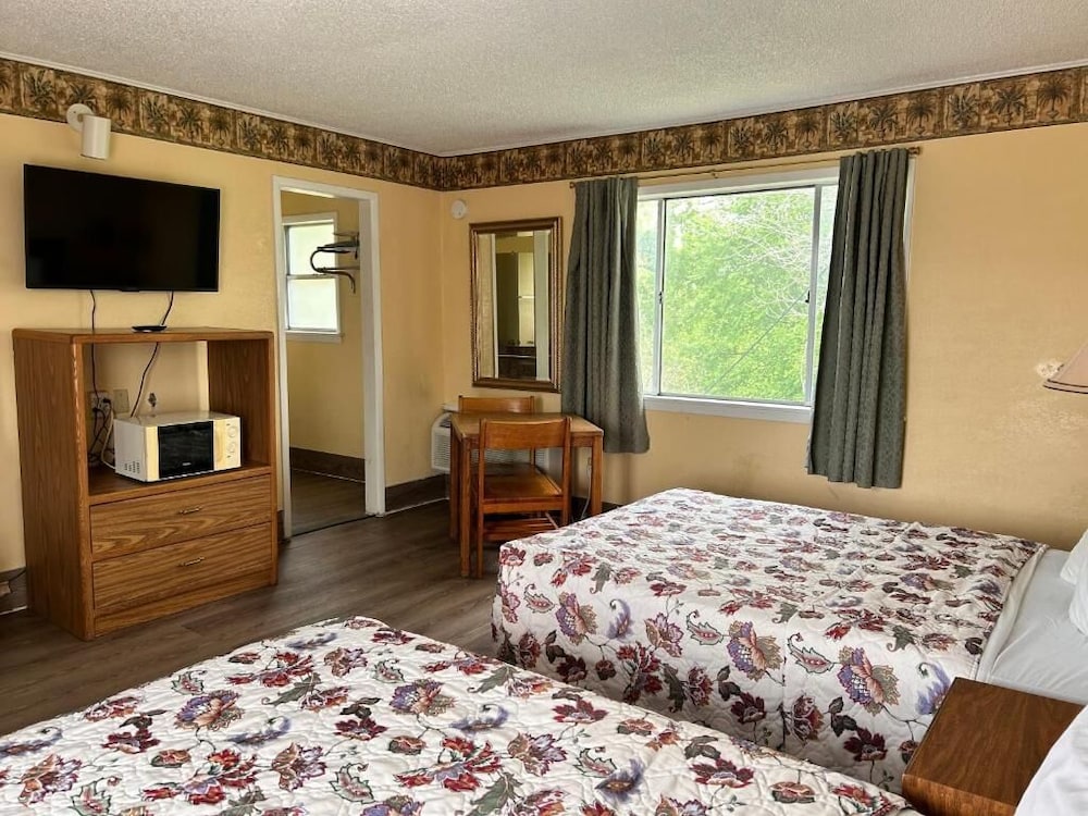 Basic Double Room, 2 Queen Beds