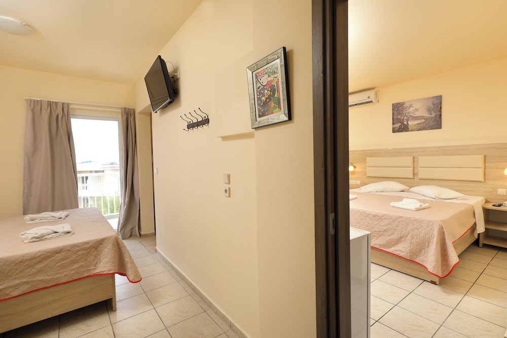 Family Room, 2 Bedrooms - Photo 2