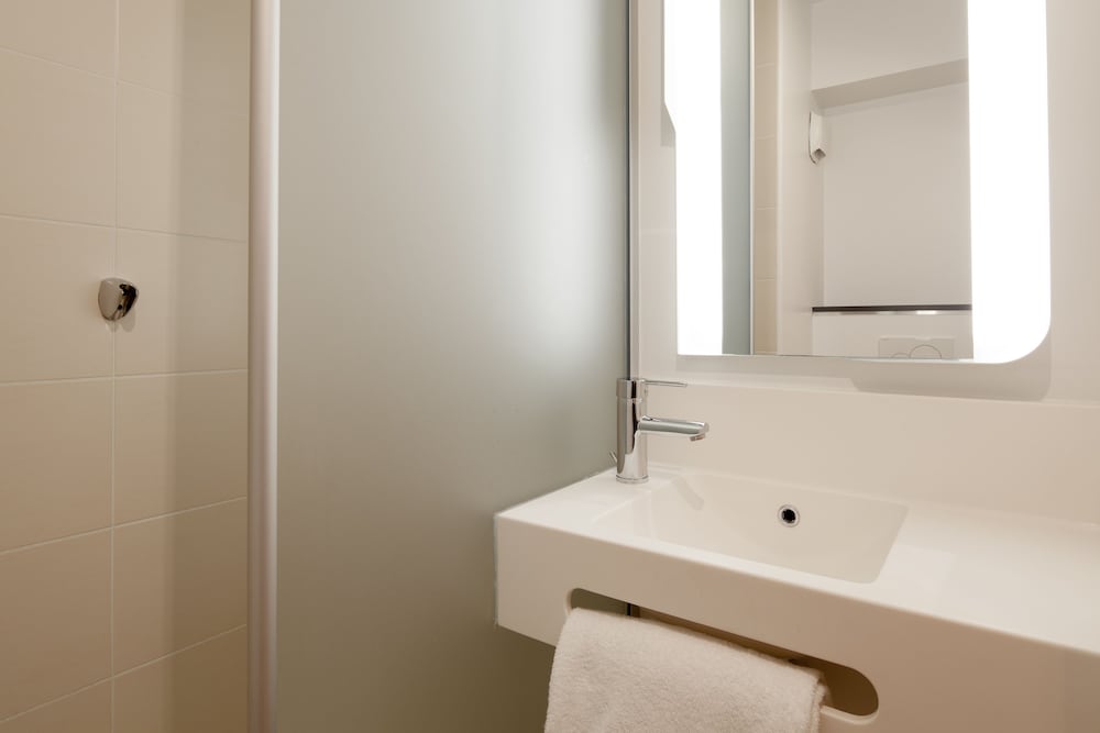Twin Room - Photo 2
