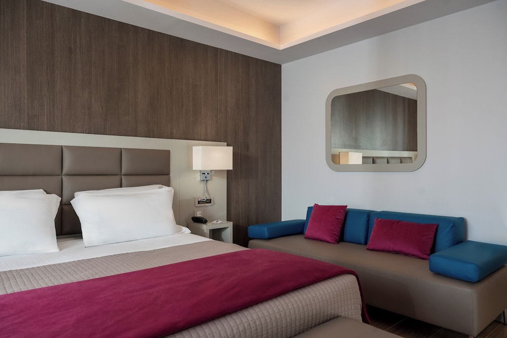 Deluxe Double or Twin Room - Photo 9