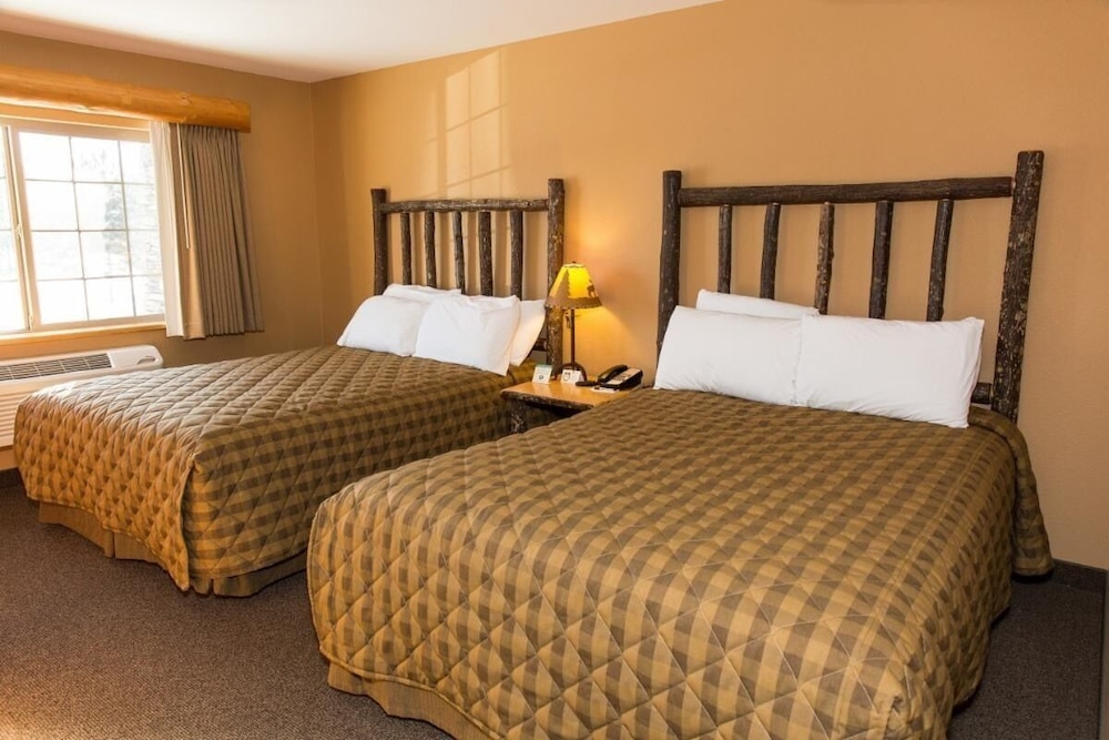 Standard Room, 2 Queen Beds, Non Smoking photo 2