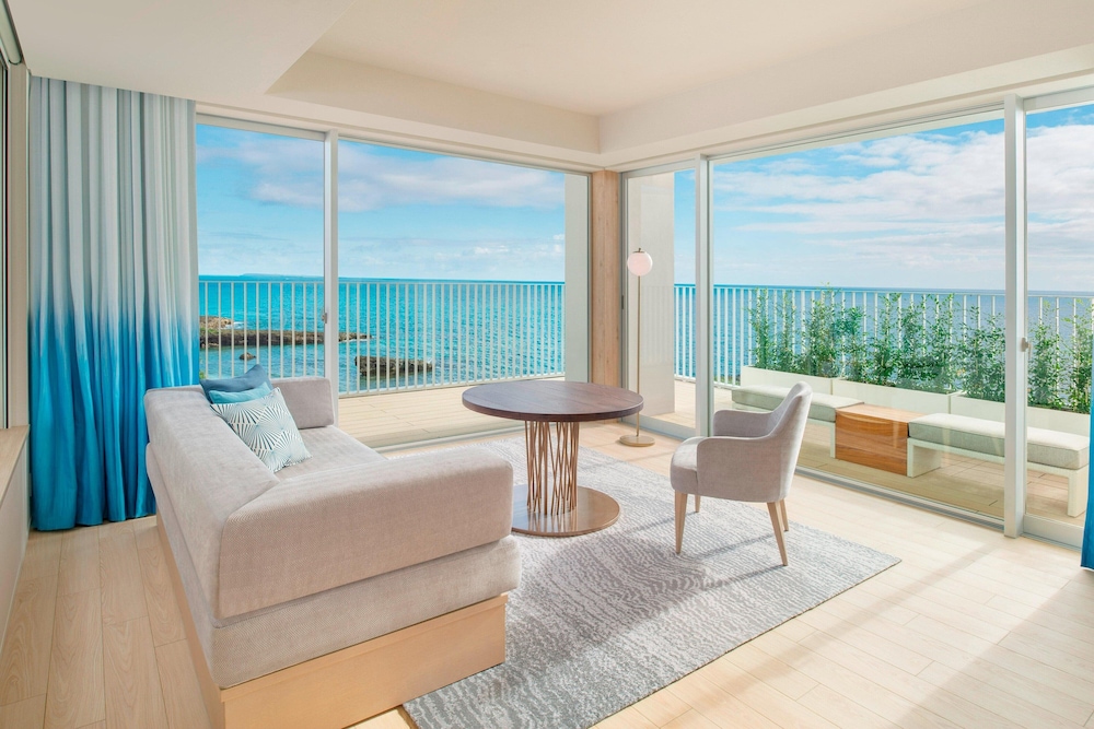 Junior Suite, 2 Double Beds, Oceanfront photo 3