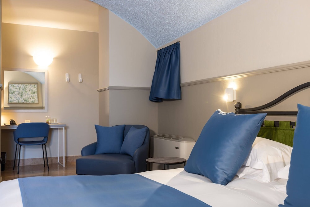Classic Double Room, Lake View
