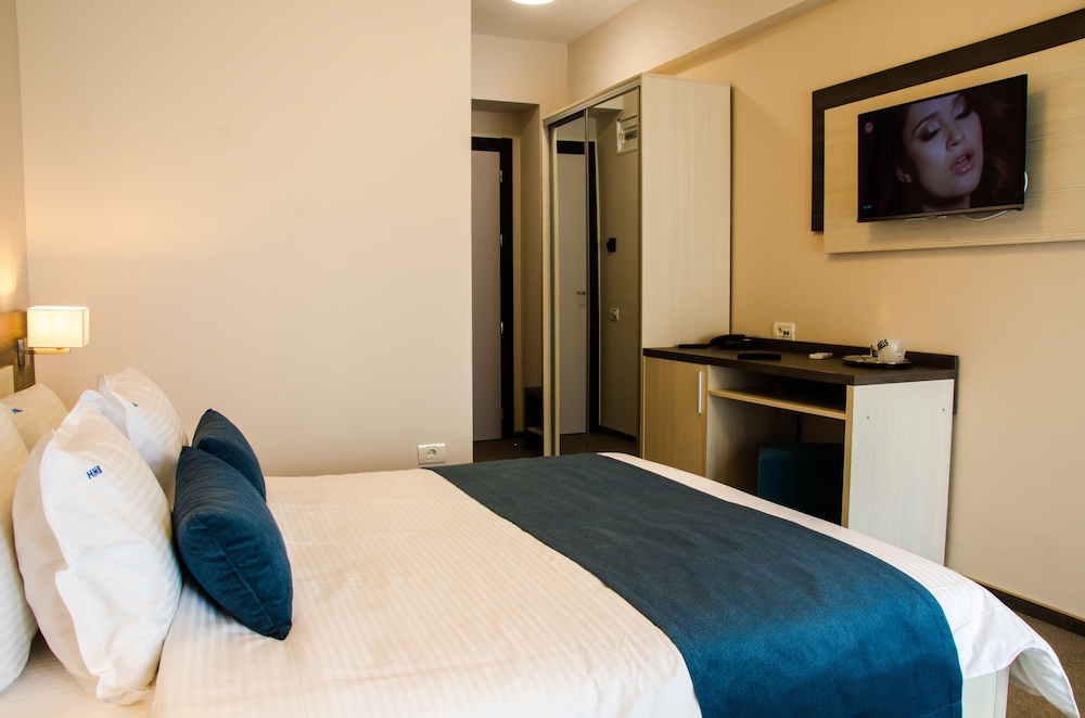 Double Room, Balcony, Partial Sea View