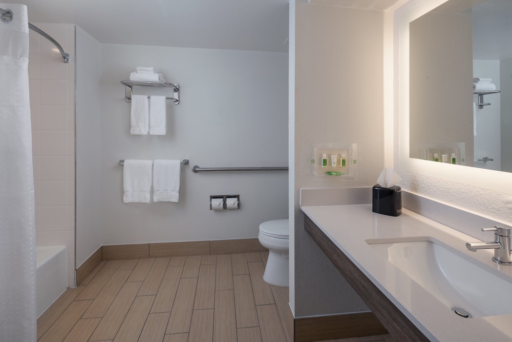Standard Room, 2 Queen Beds (Club Floor) - Photo 7
