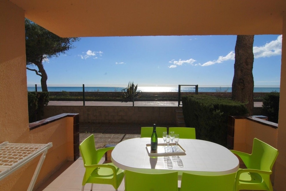 Apartamento, 2 habitaciones, terraza, vista a la playa