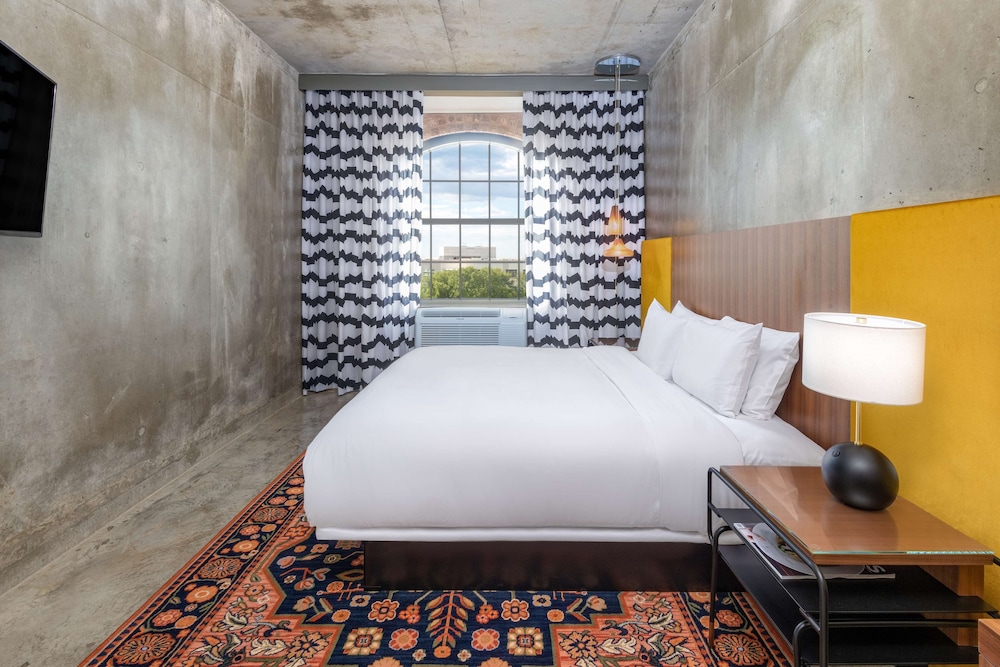 Room, 1 King Bed (Nylo Loft) - Photo 3