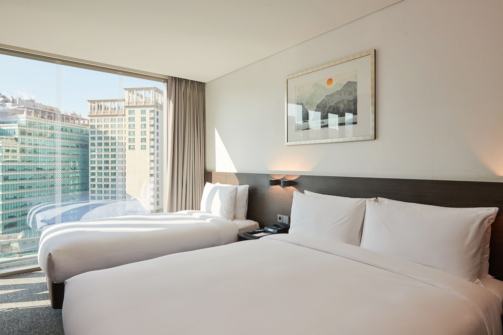 Family Suite Twin Room (Breakfast for 3) - Photo 7