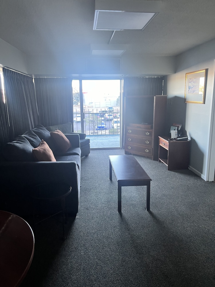 Deluxe Suite, 1 King Bed photo 2
