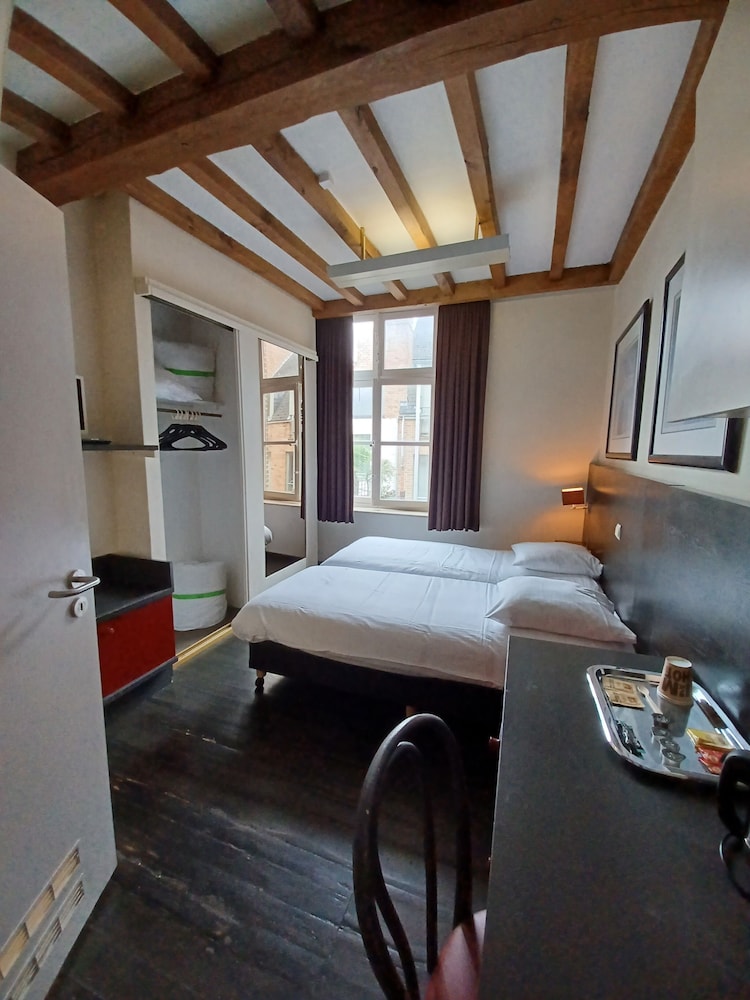 Standard Double Room - Photo 22