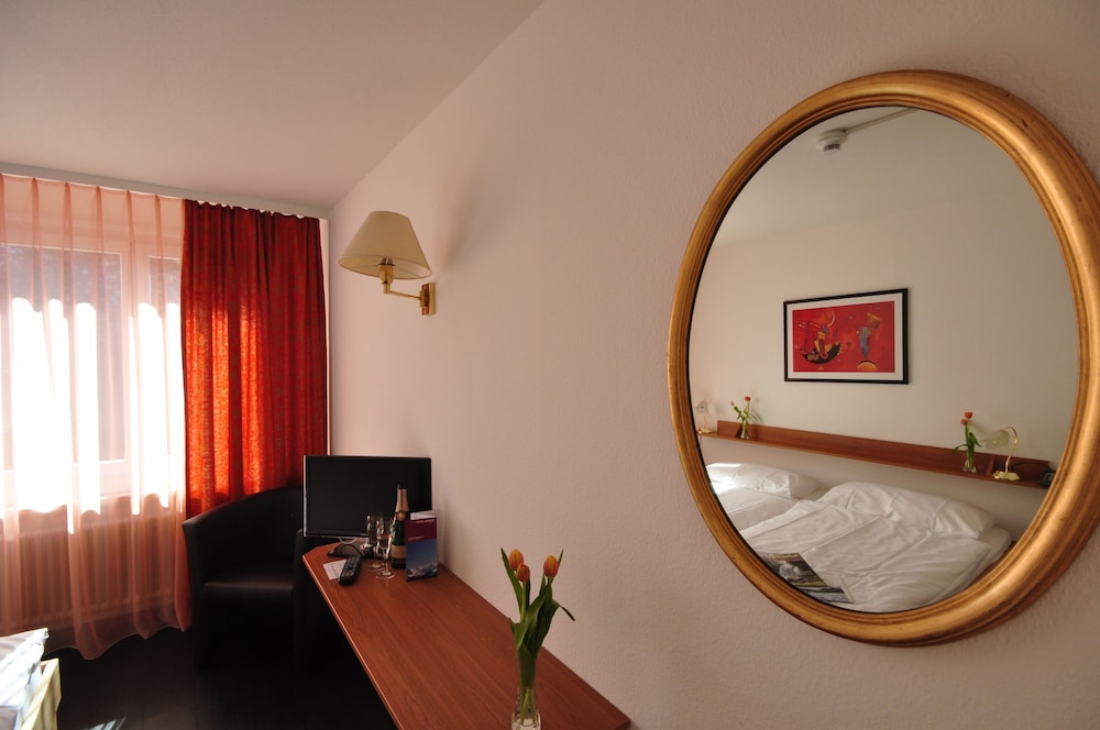 Double or Twin Room - Photo 5