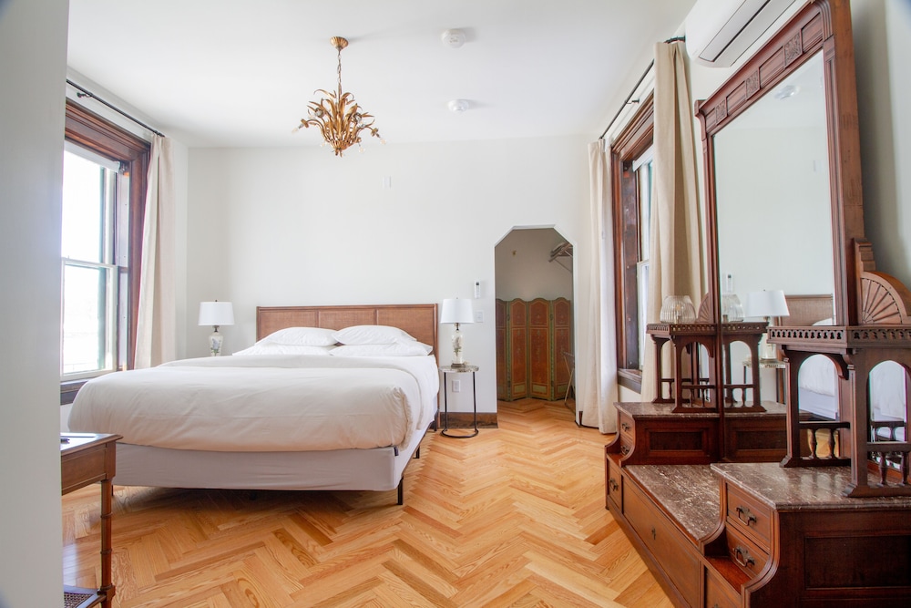 Walnut Room photo 1
