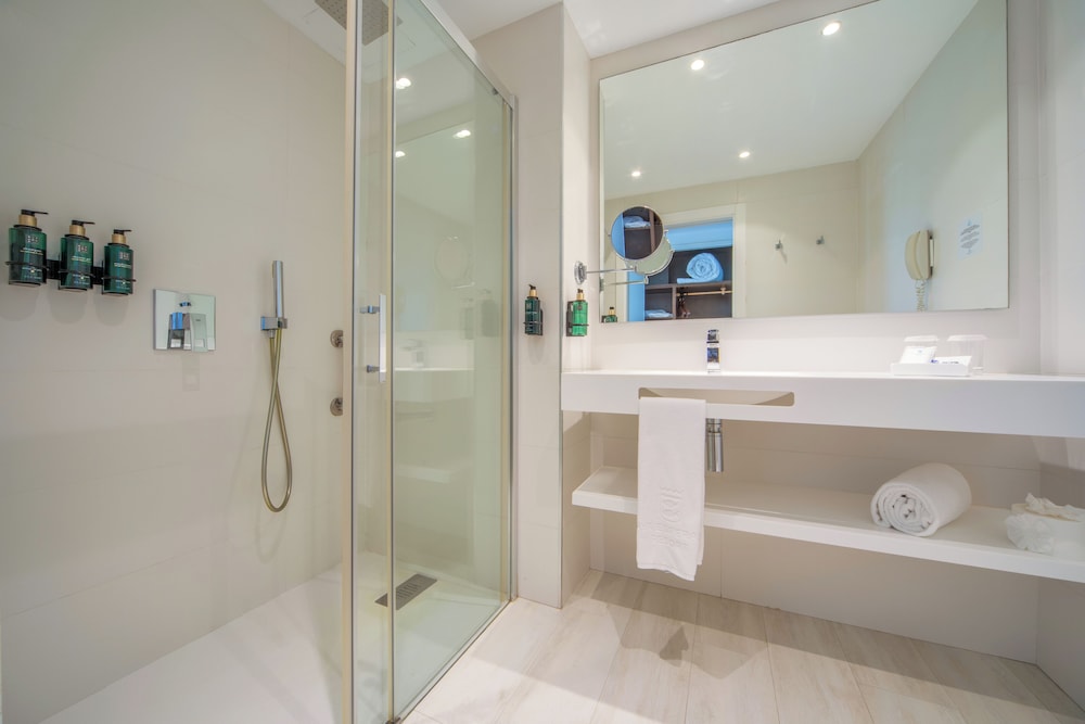Double Room, Balcony, Sea View (2 Adultos + 1 Child)