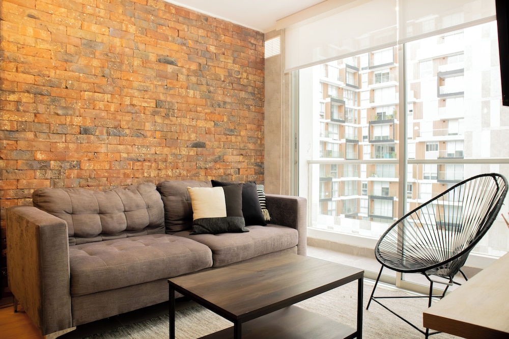 Apartment (710)