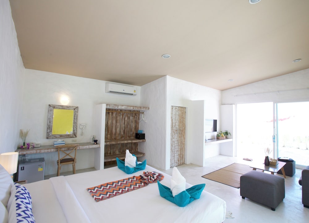 Suite, Beachfront - Photo 2