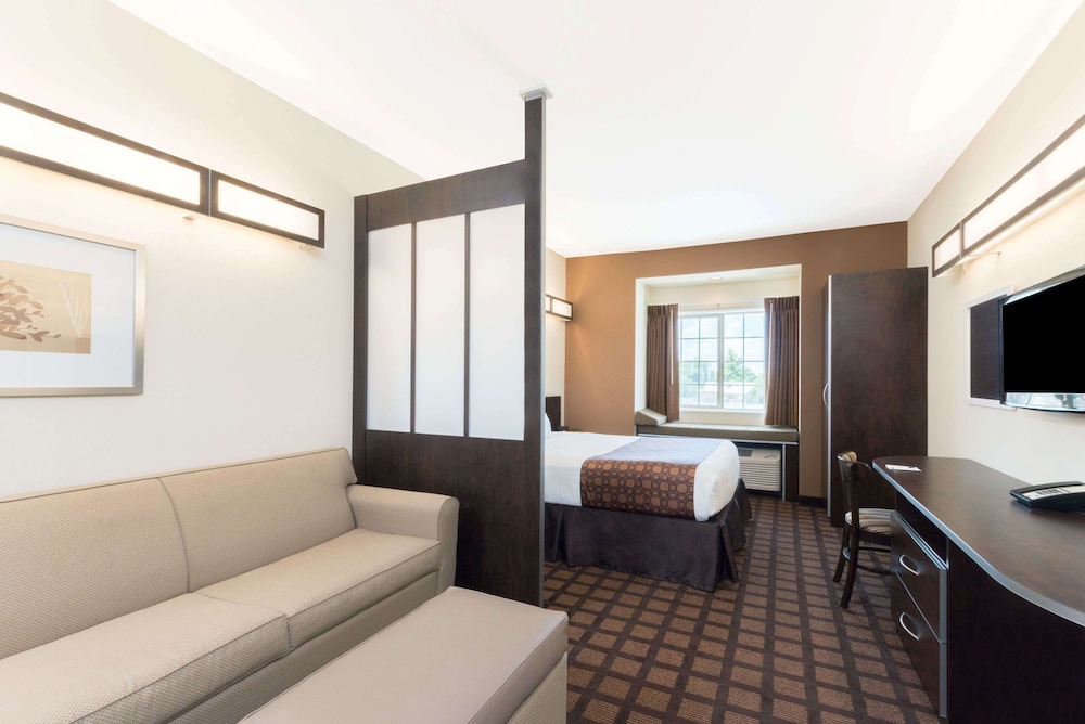Suite, 1 Queen Bed, Accessible, Non Smoking (Mobility,Hearing,Roll-In Shower) - Photo 1