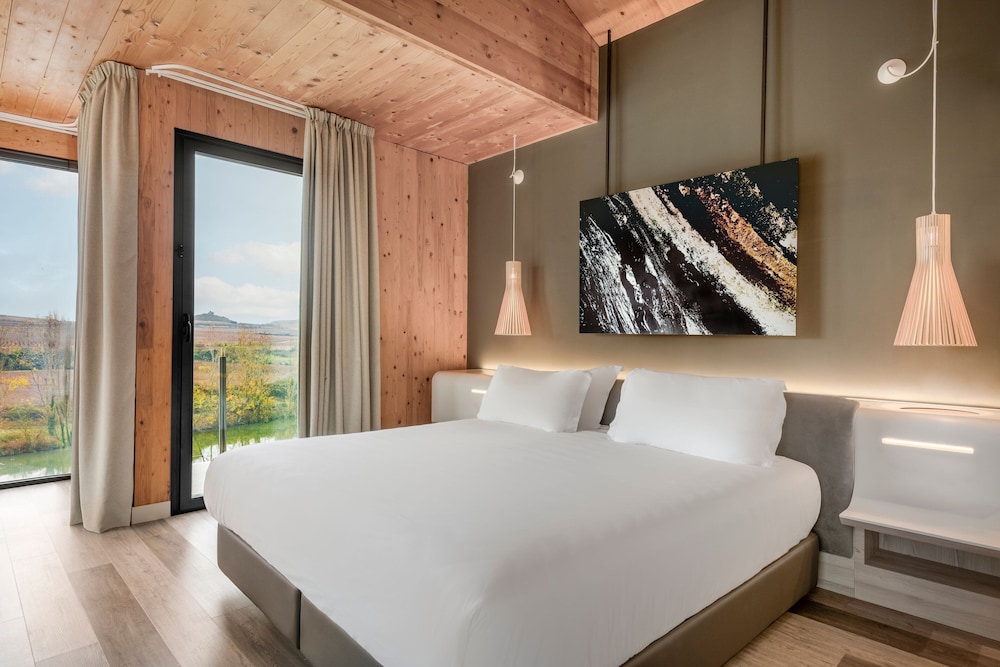 Junior Suite, 1 King Bed, River View