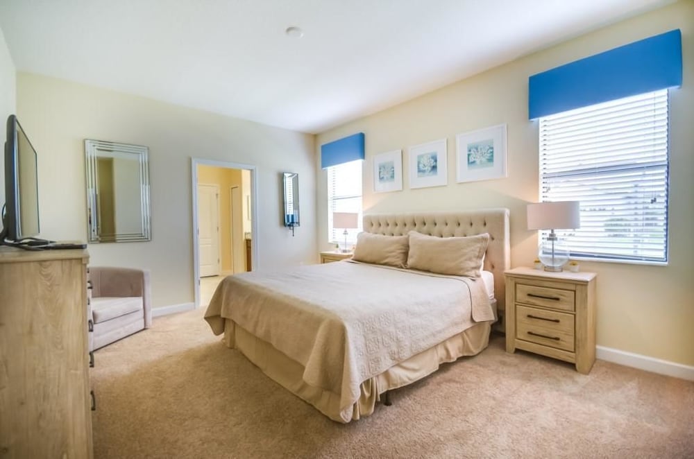 House, Multiple Beds (9 Bedroom 5 Bathroom in Champions Gat)