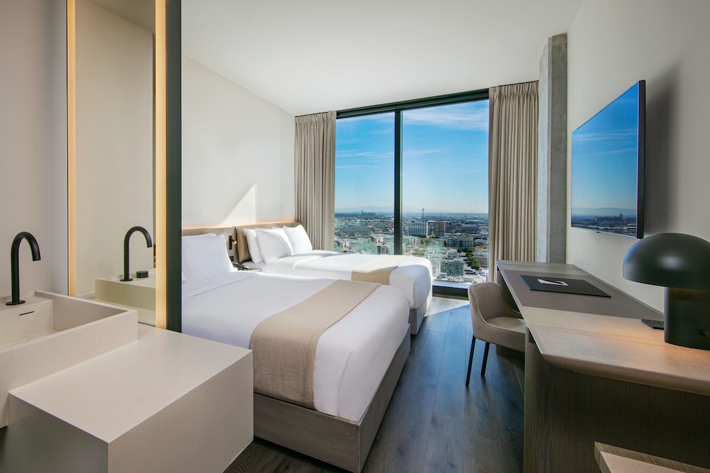 Standard Room, 2 Queen Beds (Mobility/Hearing Access, Roll-In Shwr)