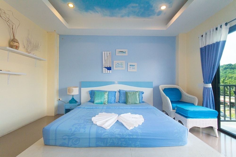 Deluxe Room - Photo 10