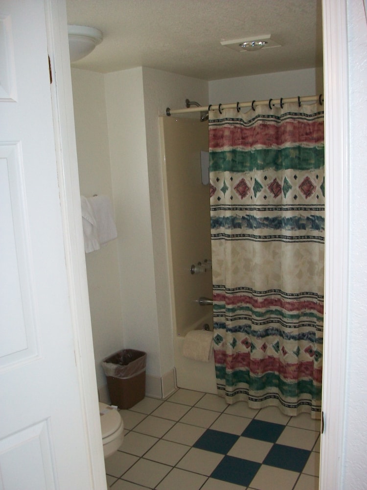 Standard Room, 1 Queen Bed, Accessible photo 2