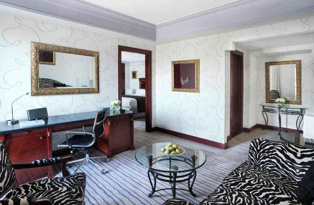 Business Suite, 1 King Bed (Club)