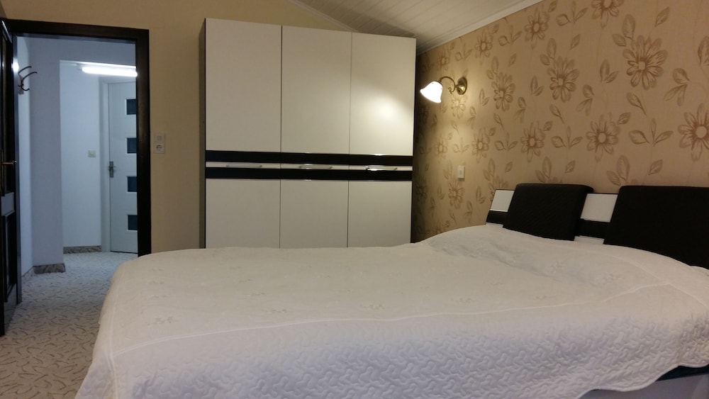 Comfort Double Room, 1 Queen Bed, Balcony, Mountain View (Comfort) photo 2