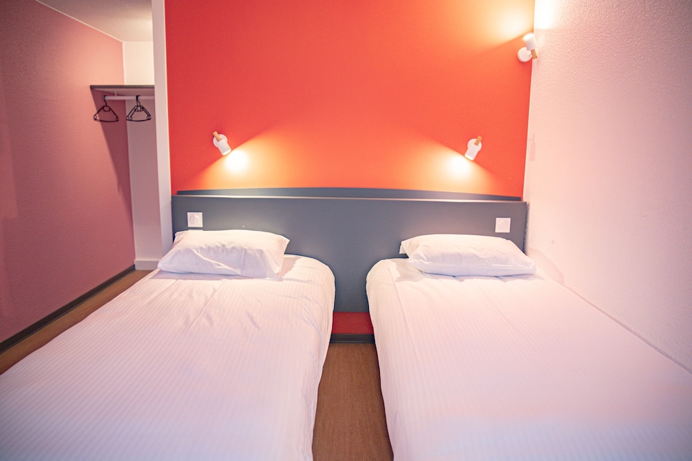 Standard Room, 2 Twin Beds - Photo 1
