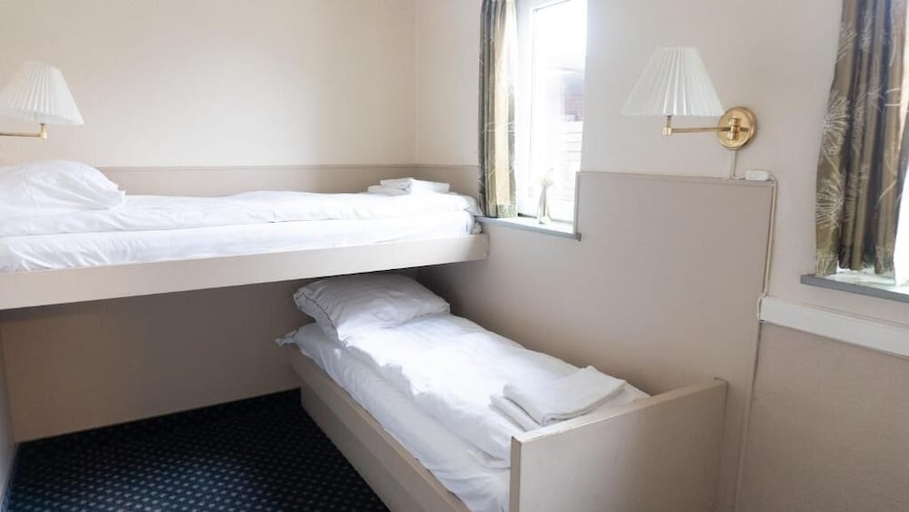Superior Quadruple Room photo 2