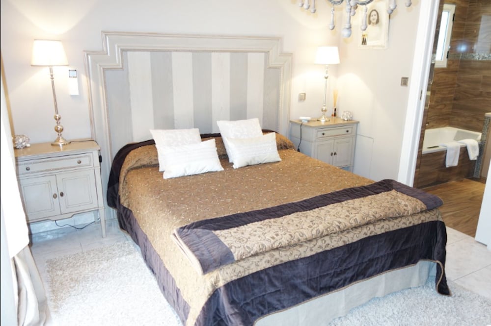 Deluxe Double Room, 1 Queen Bed, Non Smoking photo 1