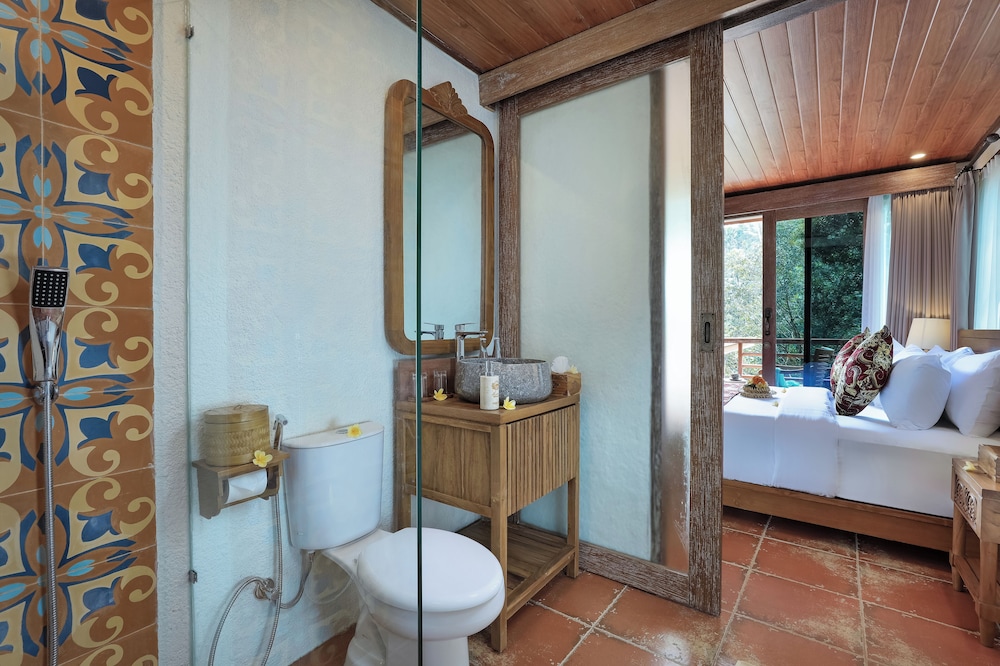 Deluxe Room with Valley View and 10 minutes Foot or Shoulder Massage photo 3