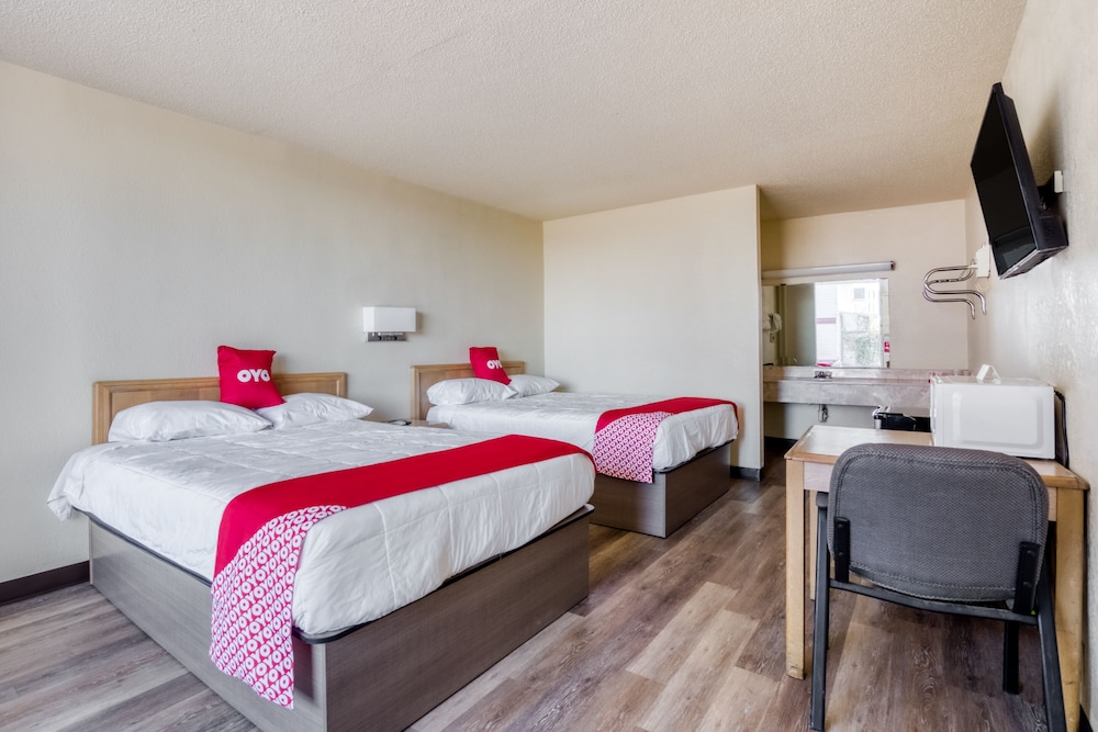 Room, 2 Double Beds photo 3