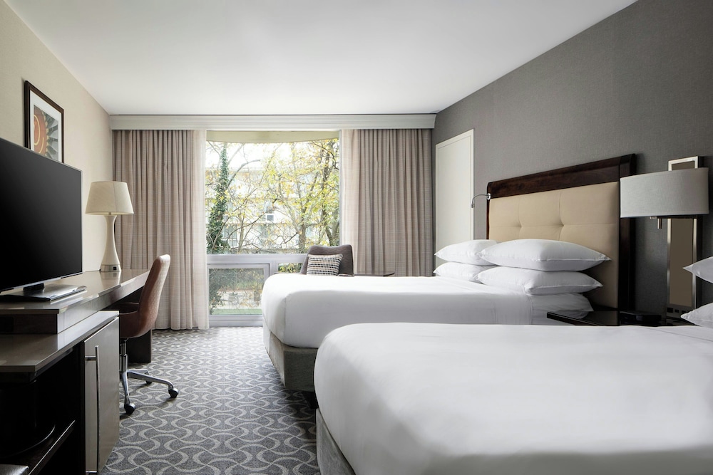 Standard Room, 2 Double Beds (Hearing Accessible) - Photo 6