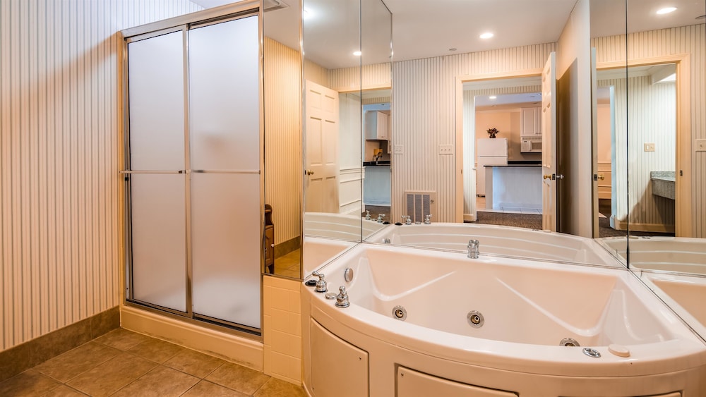 Suite, 1 Queen Bed, Non Smoking, Jetted Tub (with Sofabed) - Photo 3