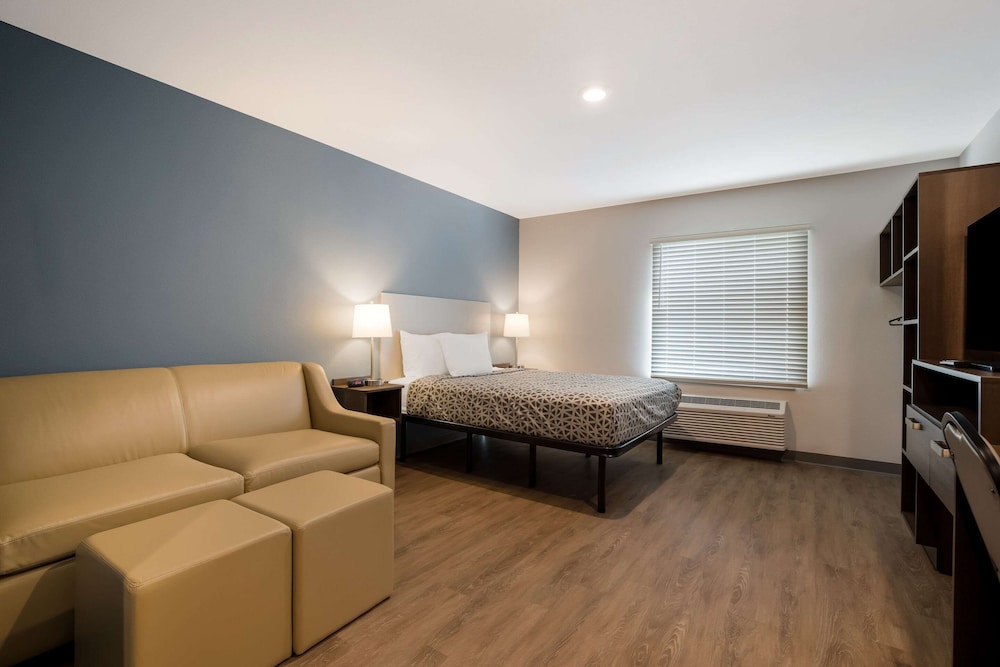 Standard Room, 1 Queen Bed with Sofa bed, Non Smoking photo 3