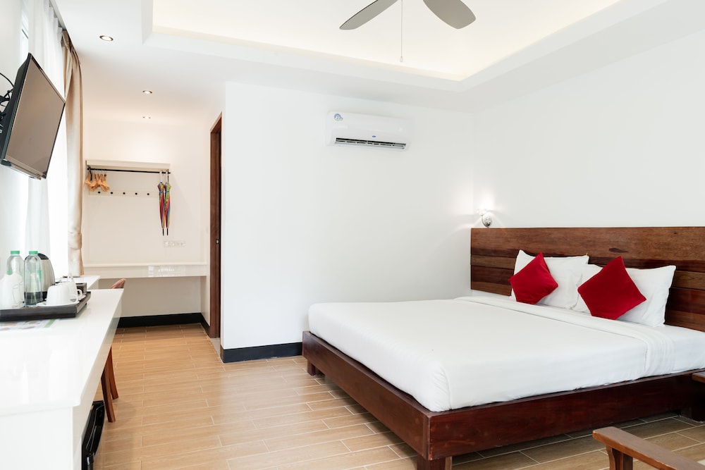 Deluxe Double Room, Pool View
