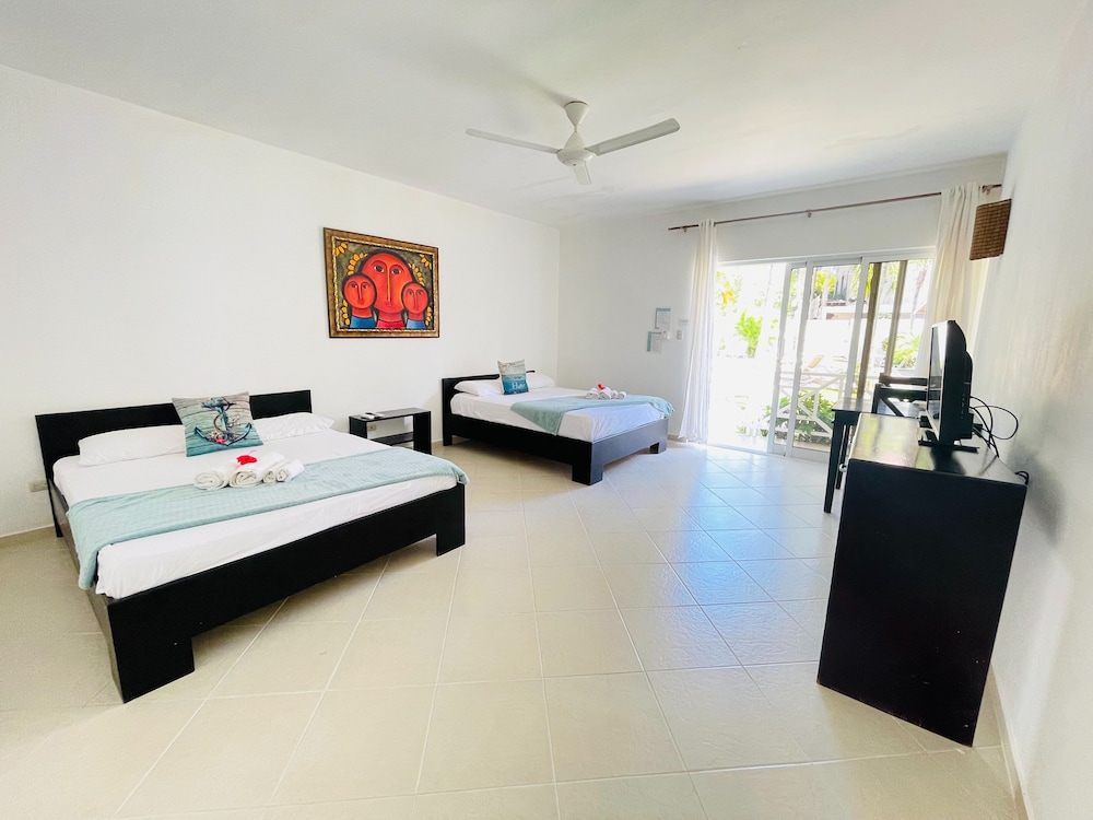 Standard Quadruple Room, 2 Queen Beds