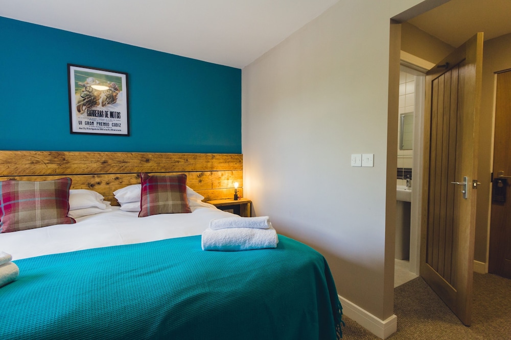 Signature Double or Twin Room, Ensuite - Photo 3