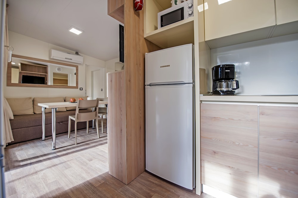 Premium Mobile Home, 2 Bedrooms, Terrace, Garden Area photo 3