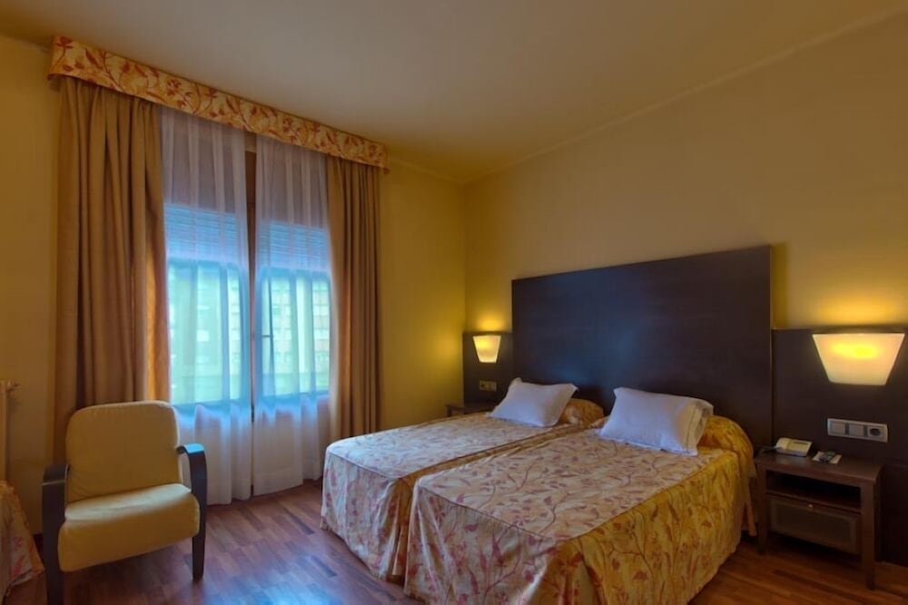 Economy Triple Room